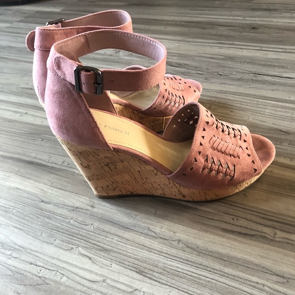 Marc Fisher SZ 10 pink suede platform wedge. - Picture 5 of 7